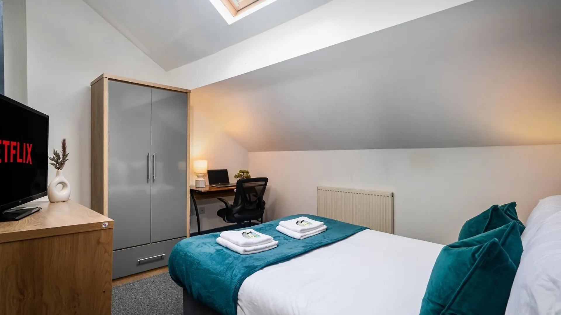 Private En-Suite Room - Shared Living Space & Kitchen - Wakefield - Central